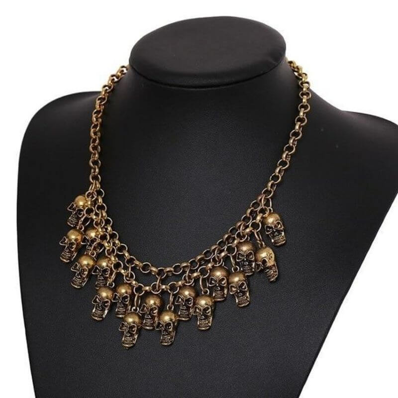 collier-pirate-tete-de-mort-femme